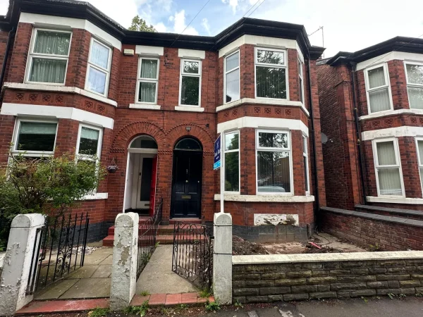 1 Bed Studio Flat To Let in Davenport - Kennerley Road, Davenport, SK2 - £1,050 PCM